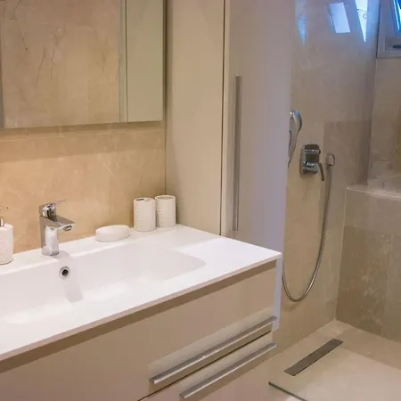 ヴィラ Luxury 5-bedroom Sea View With Private Pool